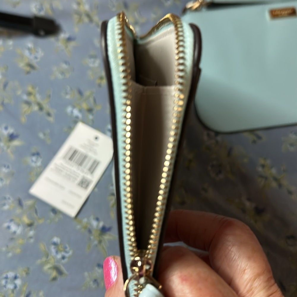 Kate Spade New York Lucy Medium Zip Wristlet Spade Flower in Blue Glow - Picture 3 of 8